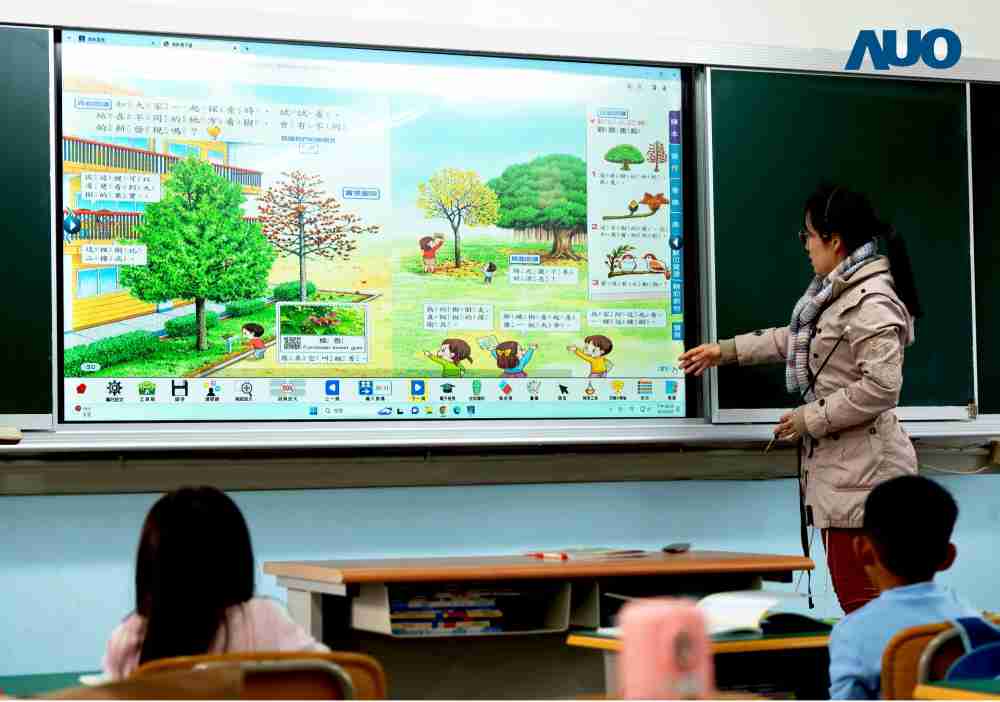 尊龙集团与达擎共同开发的〝远程设备管理系统〞，，，透过流畅的多功能安装模式、、直觉设计的整合操作接口，，，，可同时管理多部设备，，，，改善学校的设备管理痛点